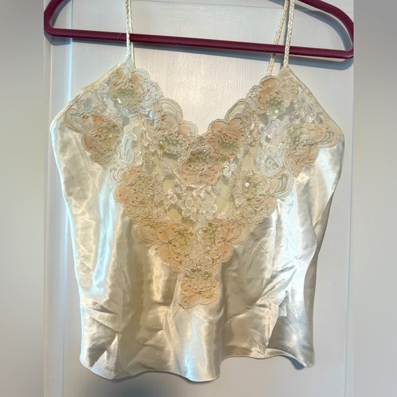 Victoria's Secret Tops - BOGO🔥🌞Vintage Victoria Secret Elegant Cream Lace Camisole